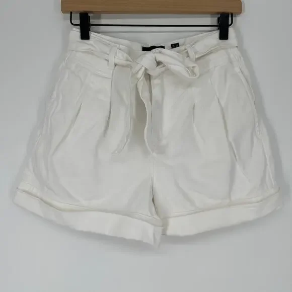 VERO MODA Loose fit Pleat Front Evelyn Tie Belt White Shorts Women XS - Picture 5 of 7